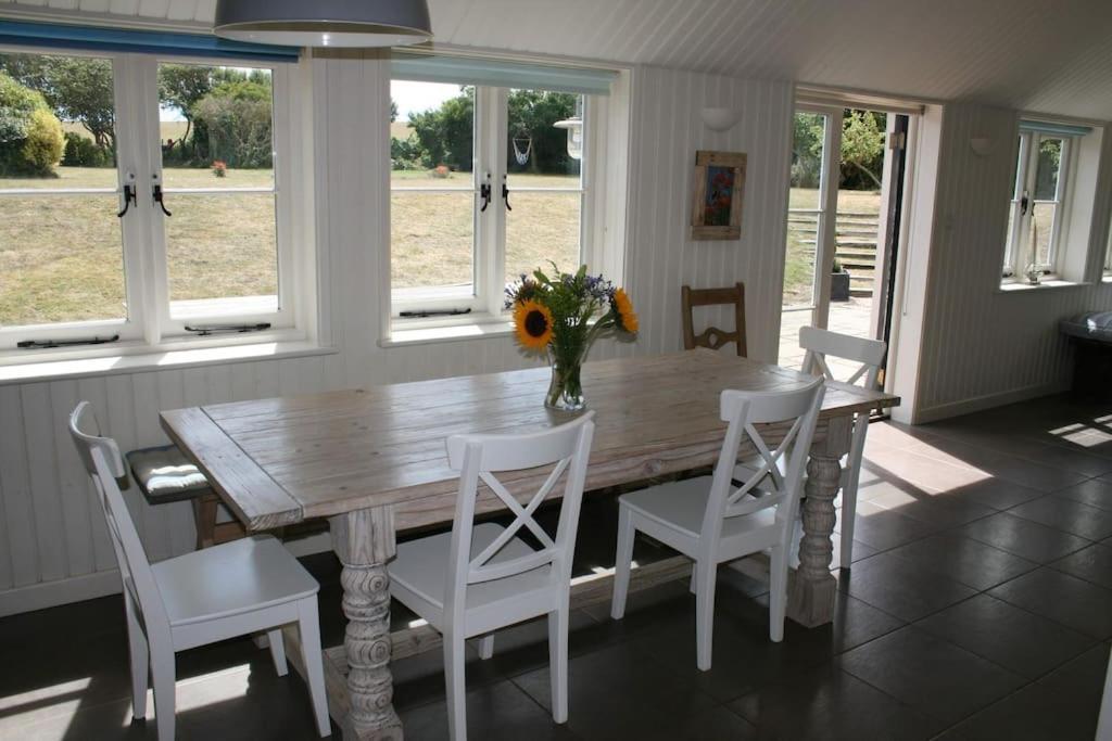 Greystone Cottage - Sea Views, Short Stroll To A Beautiful Sandy Beach Brook  Kültér fotó
